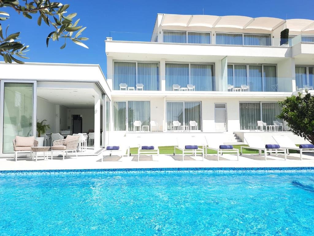 Luxury Apartment Sea